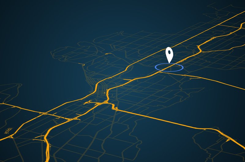 Auf einer digitalen Karte ist ein Teil des Straßennetzes gelbmarkiert. Ein weißer Marker kennzeichnet eine Position.